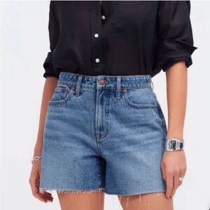Madewell The curvy Perfect Blue Jean Shorts. Size 27